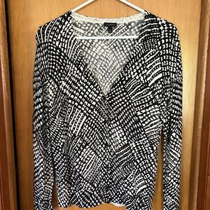 Talbot size m Elegant Black and White Patterned Women's light weight sweater